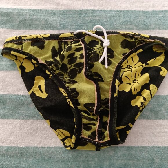 (*) VINTAGE 1" SIDES SPEEDO SWIM BRIEF, SIZE 30", HIBISCUS PATTERN - (Pre-owned) - Picture 6 of 8